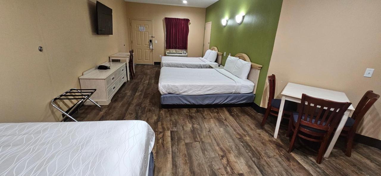 Weston Inn & Suites Rusk Exterior photo