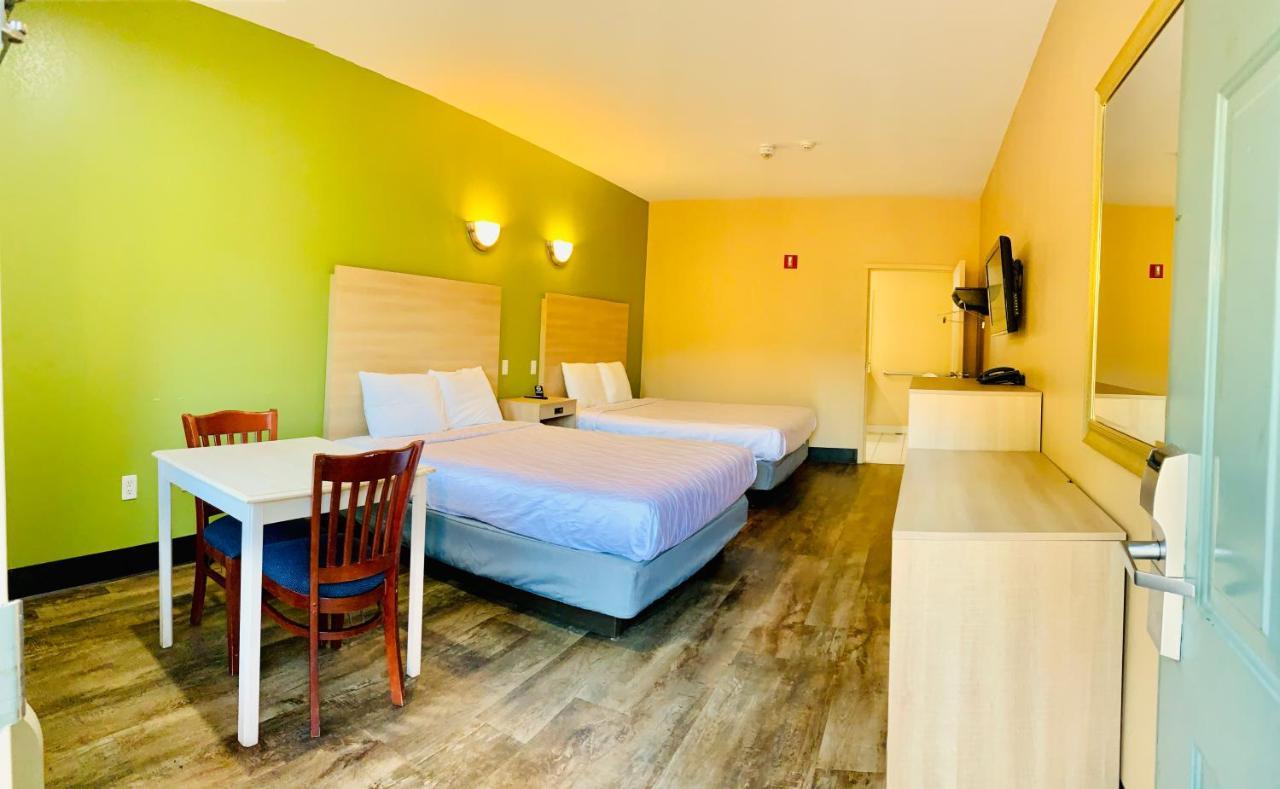 Weston Inn & Suites Rusk Exterior photo